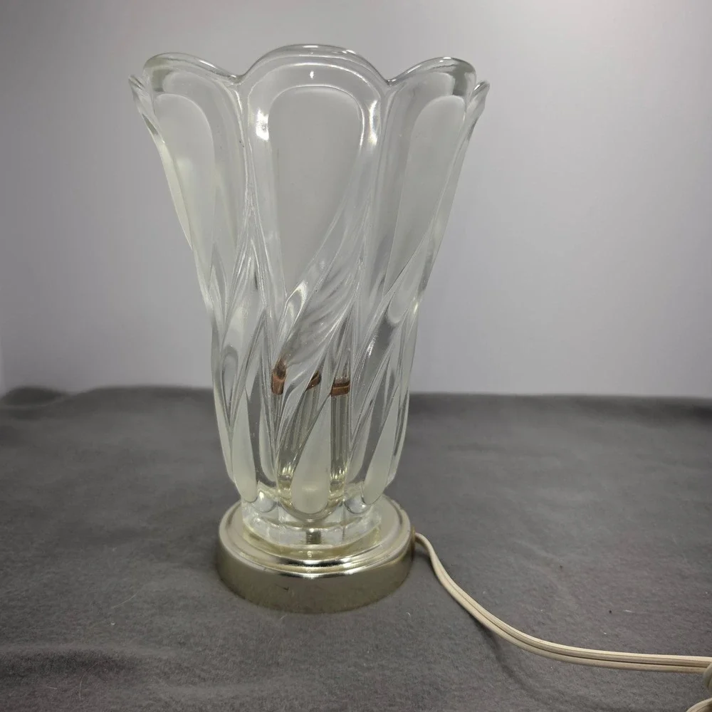 Vintage 1993 Frosted Art Glass Tulip Table Lamp Scalloped Swirl Accent Light